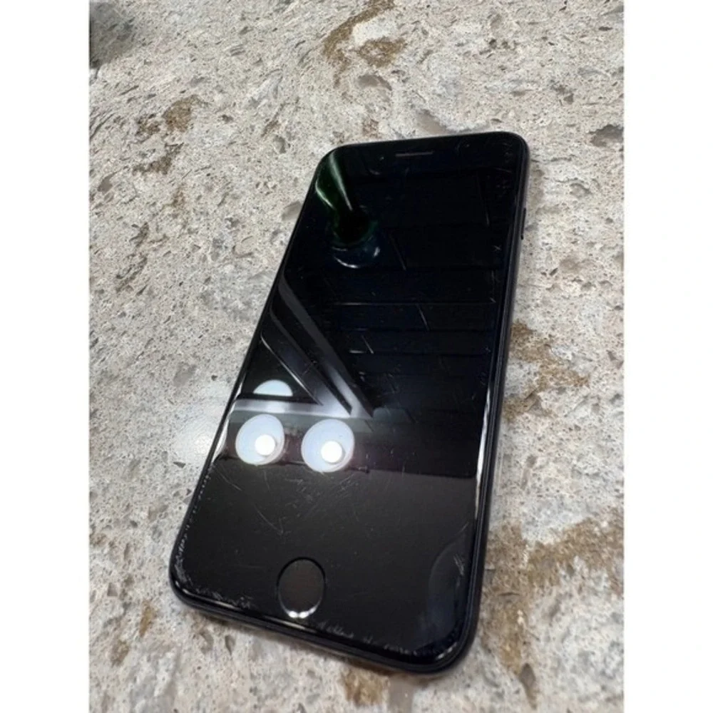 PARTS ONLY Apple iPhone 7 Plus Black Unlocked GSM Cracked Screen(doesn't turnon)